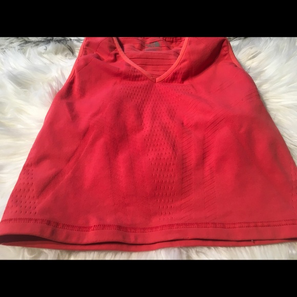 The North Face cropped tank/M-L - Picture 2 of 7